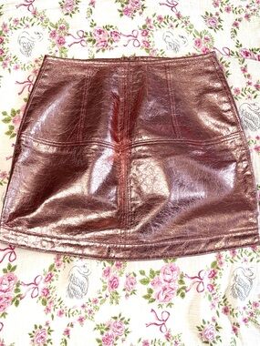 🩷🍋FOR LOVE AND LEMONS Metallic Rose Gold Mini Skirt Faux Leather Crackled Sz XS